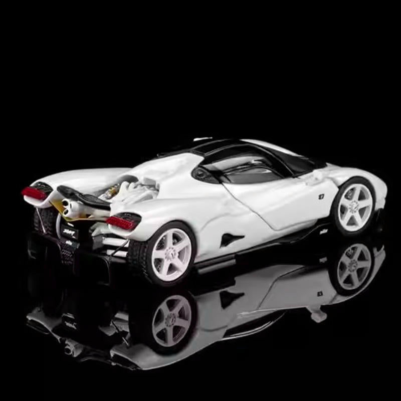 MOTORHELIX 1:64 Nilu27 Diecast Opening Model