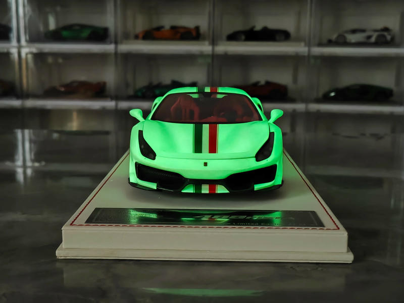 Dino Model 1:18 Ferrari 488 Pista Resin (Fully Open) Model