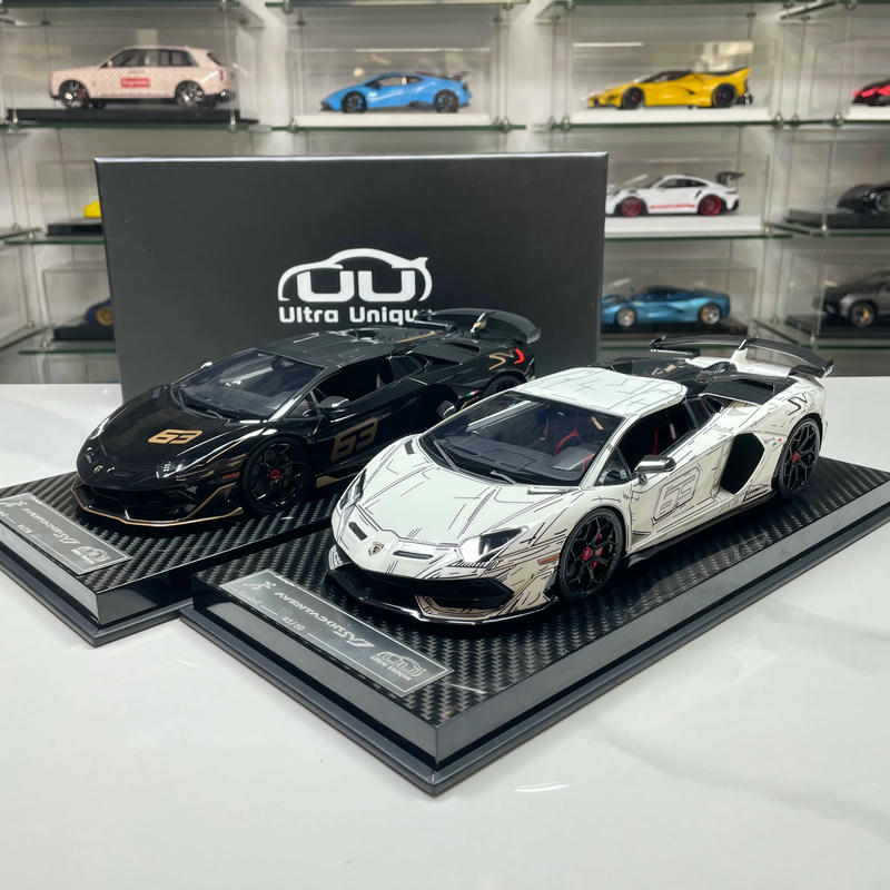 Runner & Ultra Unique 1:18 Lamborghini Aventador SVJ Resin Model