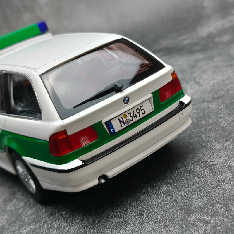 Triple9 1:18 BMW 5 Series Touring (E39) 1998 Diecast Model – YX