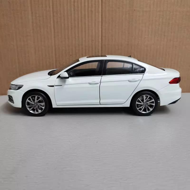 original 1:18 Volkswagen Bora Diecast Model Car