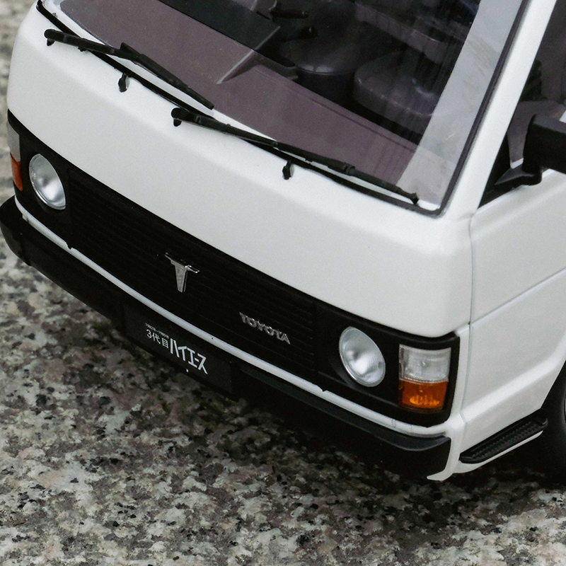 Original Factory 1:18 Toyota HiAce YH50 Diecast Van Model