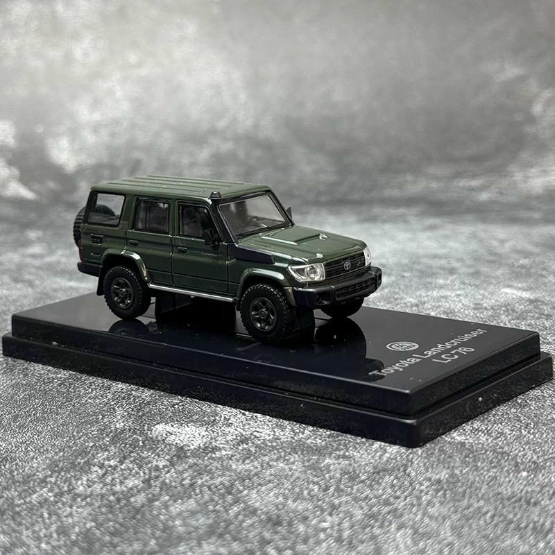 PARA 1:64 Toyota Land Cruiser 76 2014 Diecast Model Car
