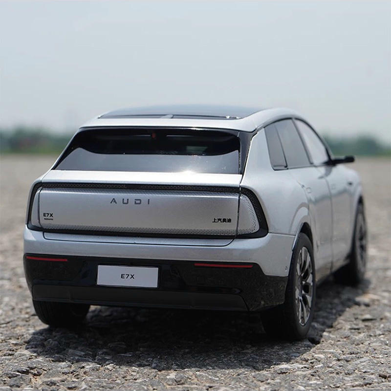 Original SAIC Audi AUDI E7X 1:18 Diecast Model Car
