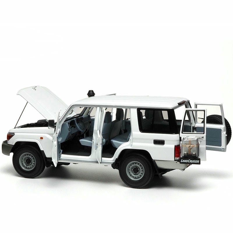 AlmostReal LC76 2017 Toyota Land Cruiser 1/18 Automodell aus Aluminiumlegierung (870101)