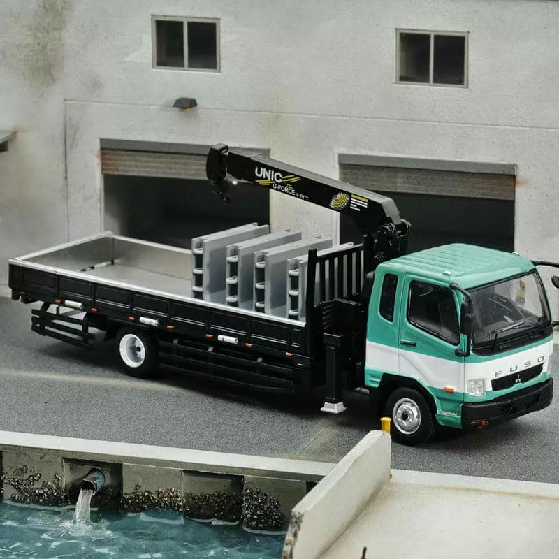 GCD 1:64 Mitsubishi Crane Truck Diecast Model with Accessories