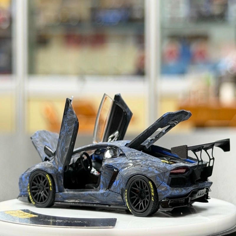 PGM 1:64 LBWK LP700-4 Diecast Model