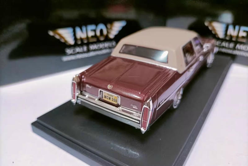 NEO 1:43 Cadillac Fleetwood 1982 Resin Model – YX car model