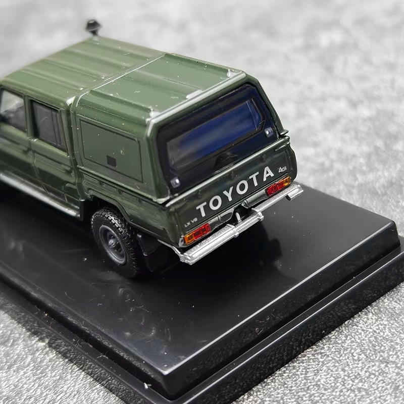 PARAGON 1:64 Toyota Land Cruiser LC79 (2014) Alloy Model