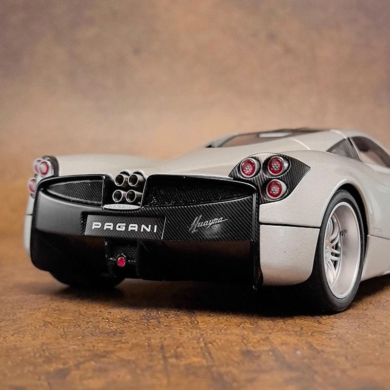 オートアート1/18 Pagani Huayra 1/18 AUTOart Pagani Huayra BC (Blue Francia Carbon) Car Model
