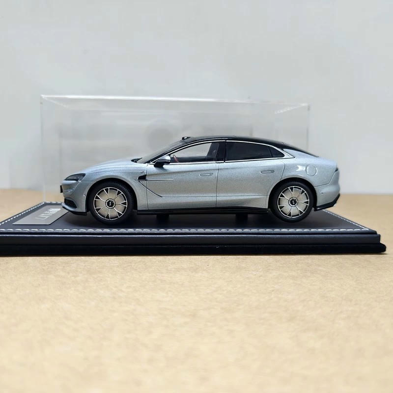 1:32 BYD U7 Alloy Model Car with Display Case