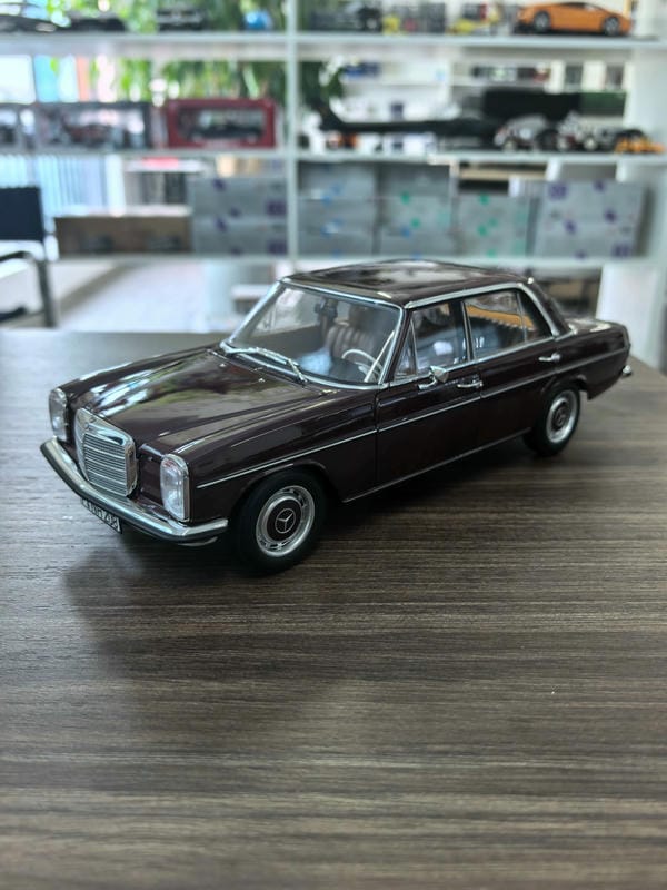Norev Mercedes-Benz 200 (1968) 1:18 Diecast Model Car