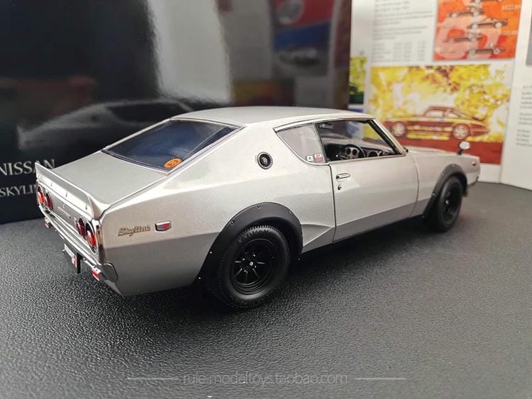 Kyosho 1:18 Die-Cast Model Car (Silver, Model No. 08255S)