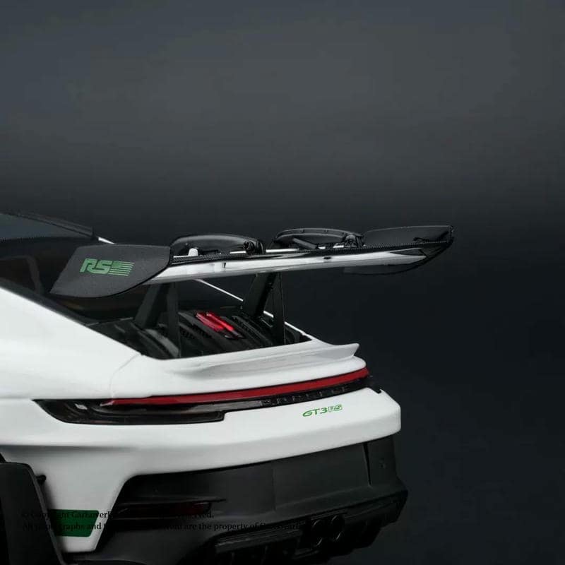 MINICHAMPS 1:18 Porsche 911 GT3 RS Diecast Model Car – Full Opening Limited Edition Collector