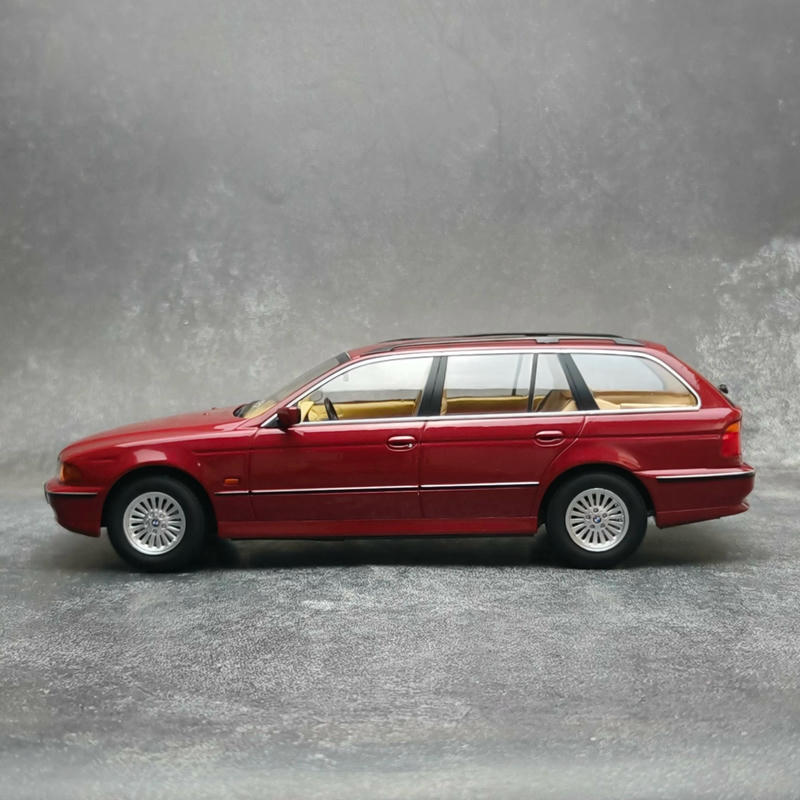 Triple9 1:18 BMW 5 Series Touring (E39) 1998 Diecast Model