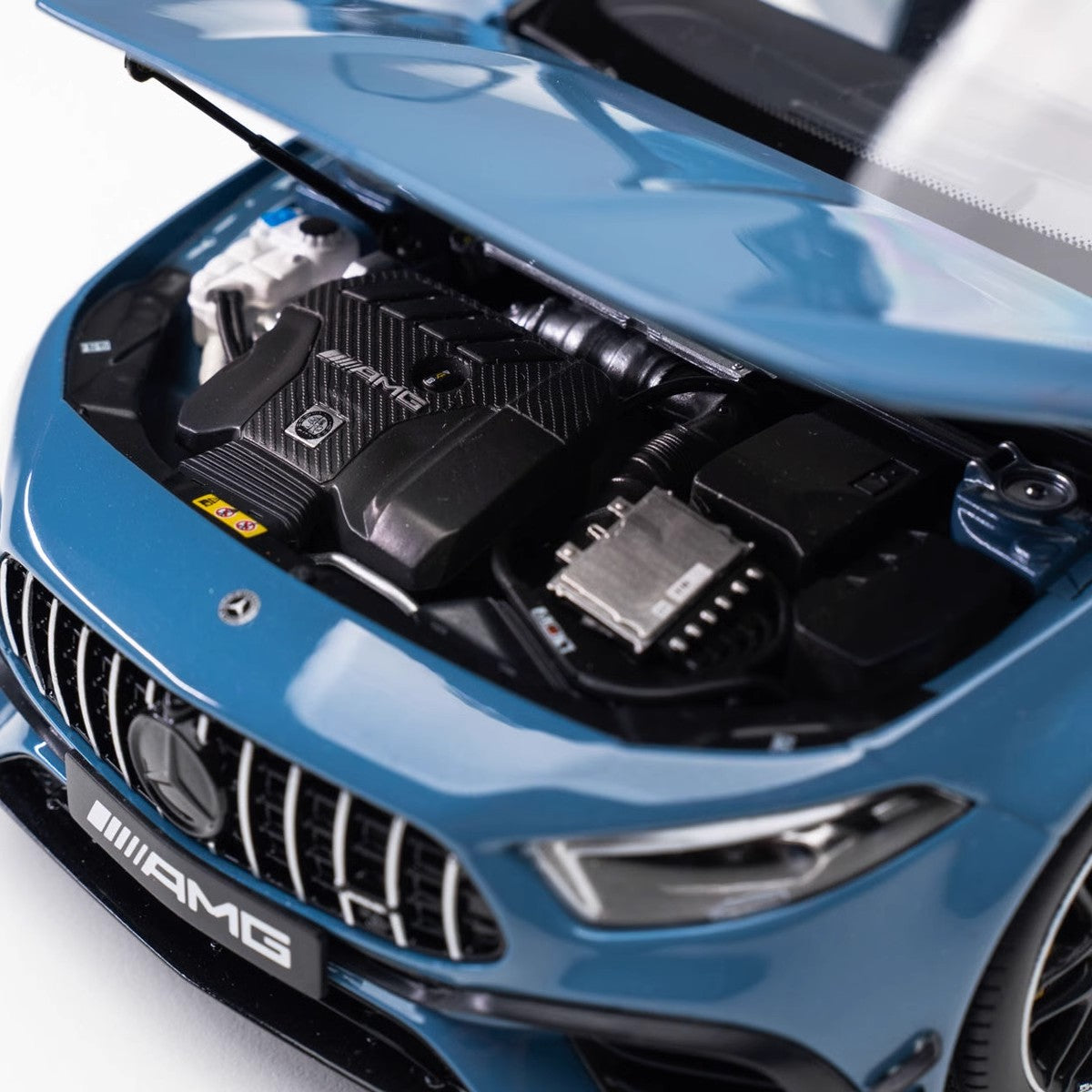 Оригинальная заводская модель автомобиля AMG A45 S из сплава синего фарфора в масштабе 1:18 полностью открытая