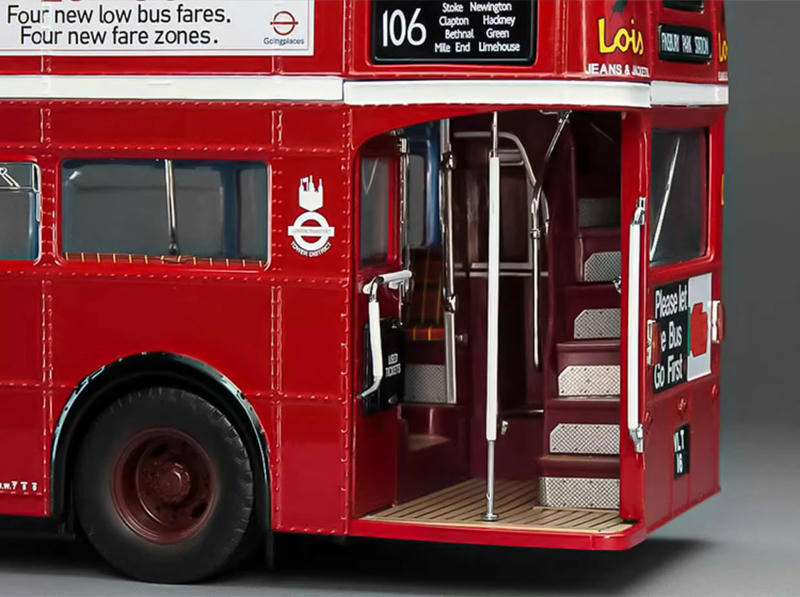 SunStar 1:24 London Double-Decker Bus Diecast Model Car