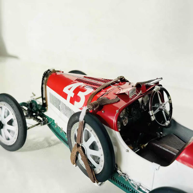 CMC 1:18 Bugatti Type 35 red & white Diecast Model #43