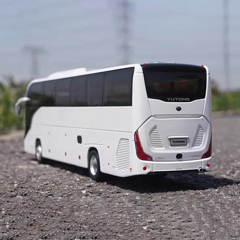 1:42 Yutong C12PRO Bus Diecast Opening Model