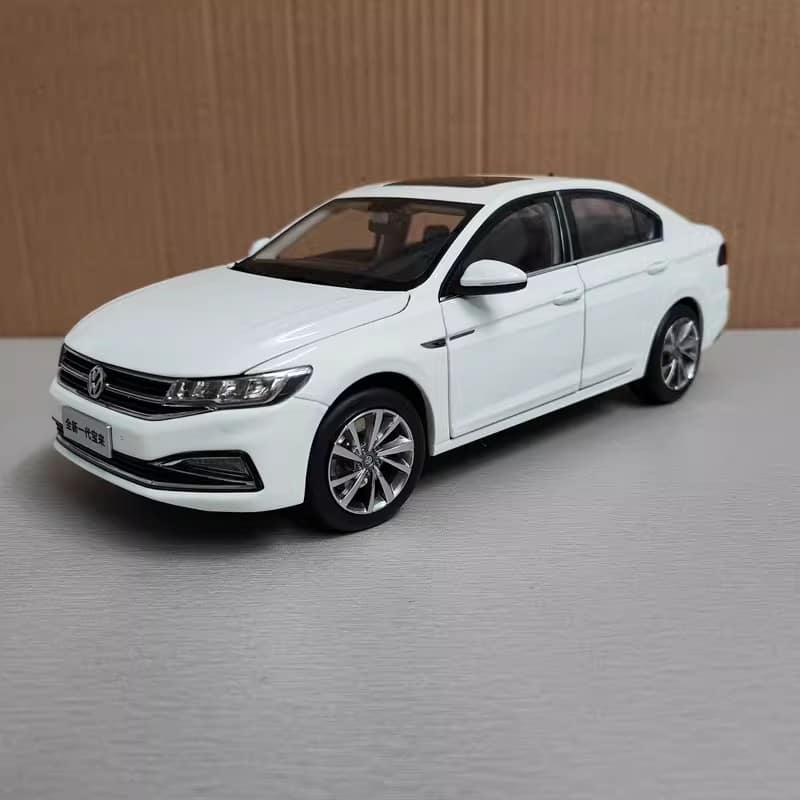 original 1:18 Volkswagen Bora Diecast Model Car