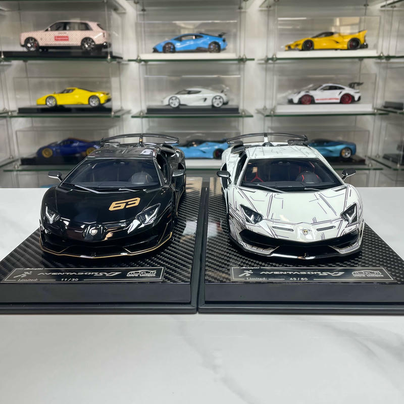 Runner & Ultra Unique 1:18 Lamborghini Aventador SVJ Resin Model