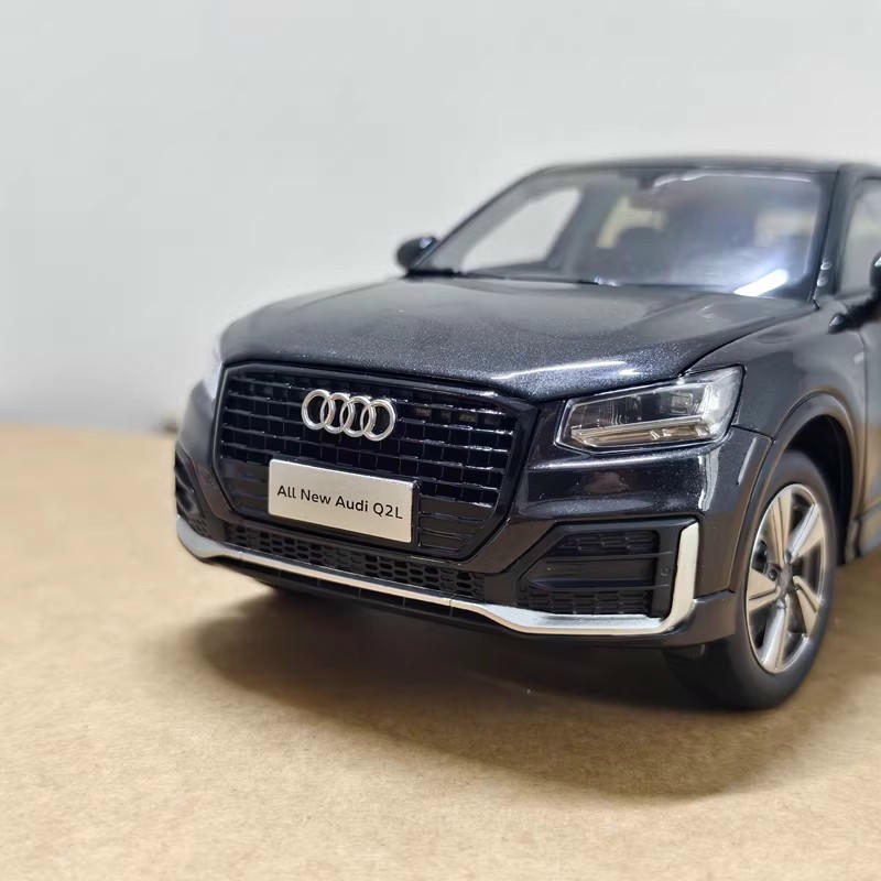 1:18 Audi Q2L Diecast Model Car