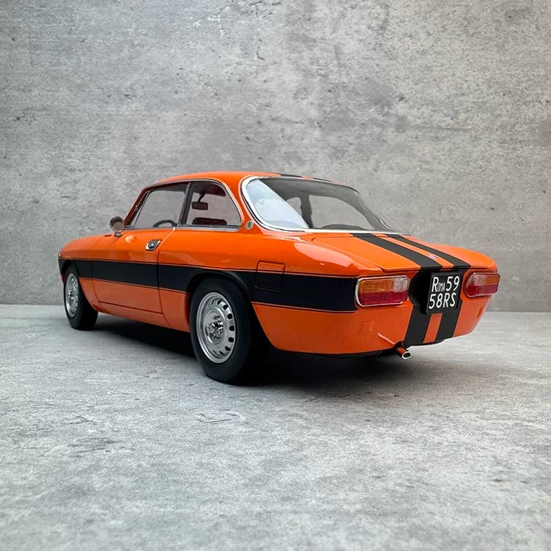 Norev 1:18 Alfa Romeo 2000 GTV 1973 Diecast Model – Classic Italian Coupe