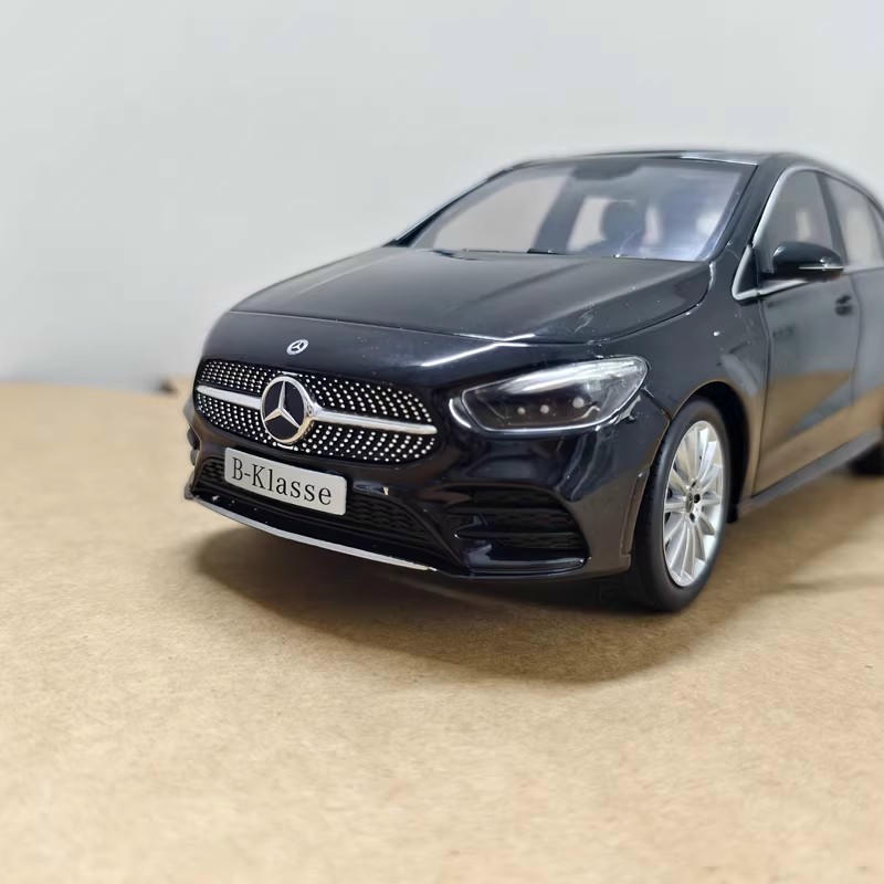 1:18 Mercedes-Benz B-Class MPV Diecast Model