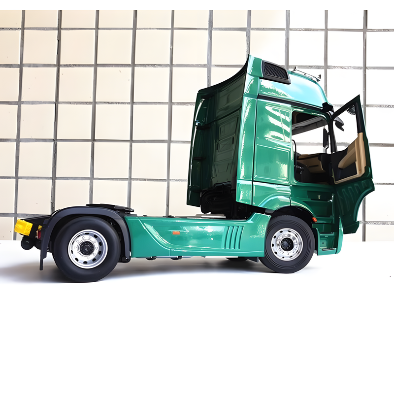 NZG 1:18 Mercedes-Benz Actros GigaSpace 4×2 Middle East Green Diecast Model