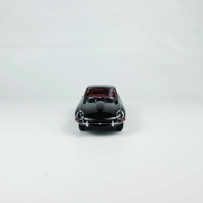 Kyosho Jaguar E-Type 1:18 Diecast Model Car