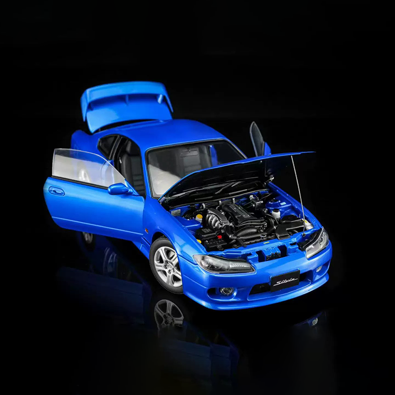 MOTORHELIX 1:18 Nissan Silvia S15 Spec-R Aero 1999 Diecast Model-JDM