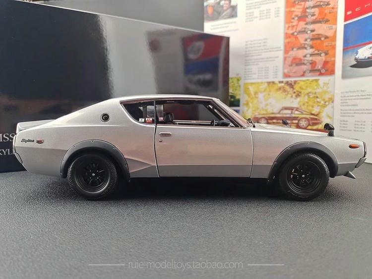 Kyosho 1:18 Die-Cast Model Car (Silver, Model No. 08255S)