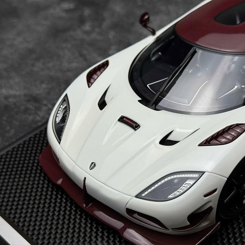 VMB 1:18 Koenigsegg Agera RS Resin Model – White / Red