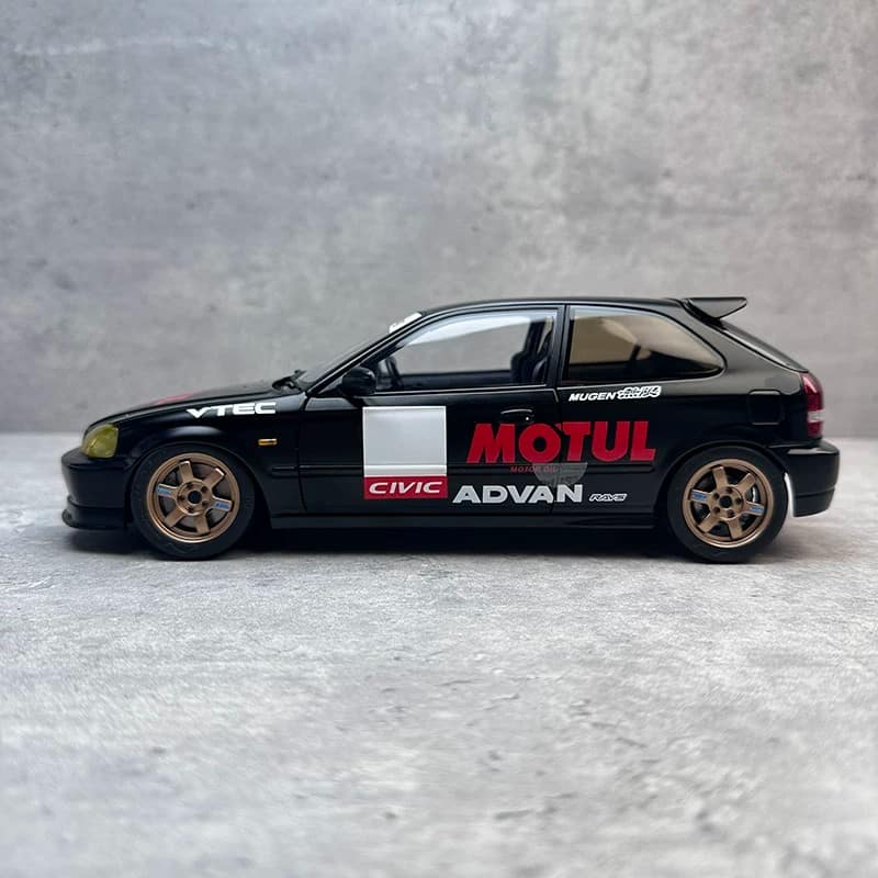 MotorHelix 1:18 Honda Civic Type R EK9 Diecast Model