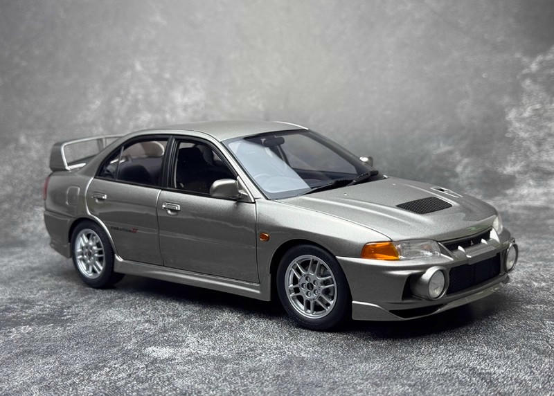 MotorHelix 1:18 Mitsubishi Lancer EVO 4th Generation Diecast Car
