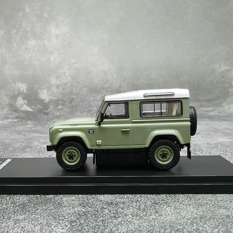 AR Box 1:64 Land Rover Defender 90 Heritage Edition 2015 Green Diecast Model