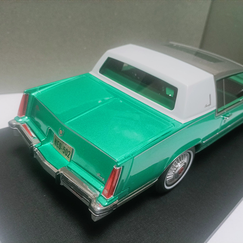 AMC 1:18 Cadillac Eldorado Biarritz 1980 Diecast Model