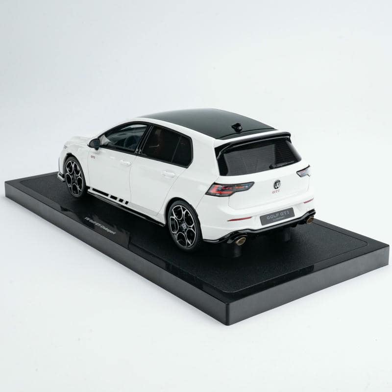 OTTO 1:18 Volkswagen Golf Mk8 GTI Resin Model