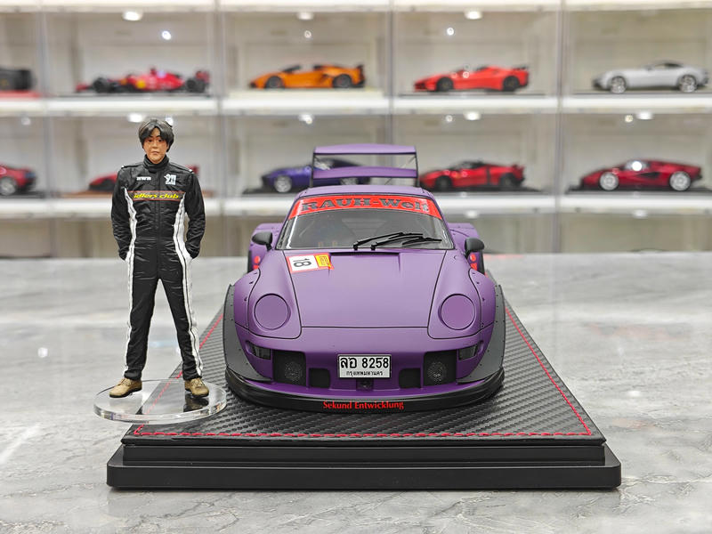 Ignition Porsche RWB 993 with Figure 1:18 Resin Model Car – IG4042
