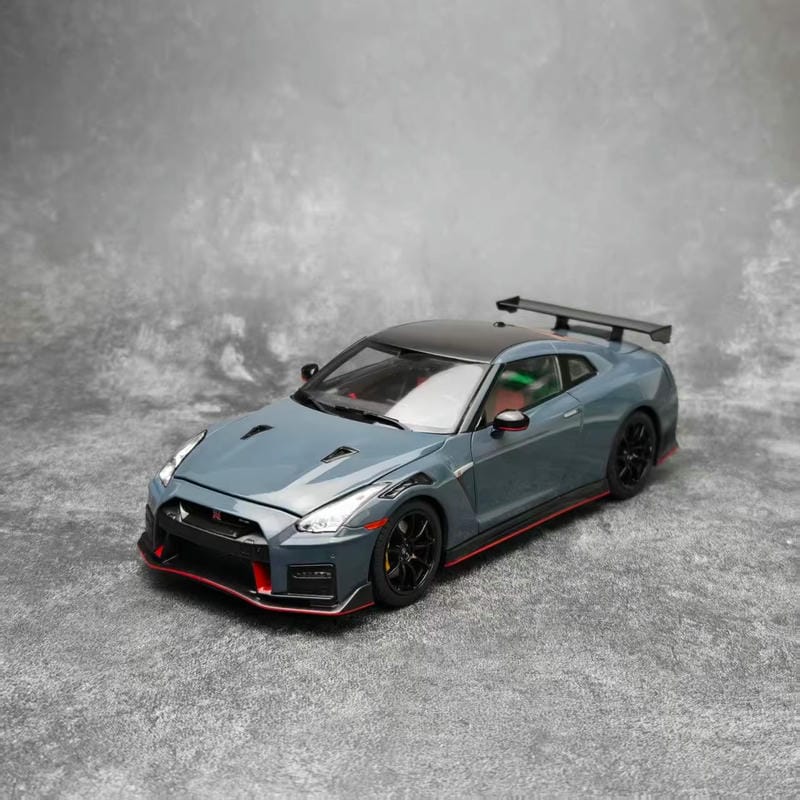 PUADI Nissan GT-R NISMO R35 2022 1:18 Alloy Diecast Model Car