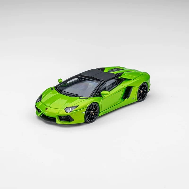 CLASSIC GARAGE 1:64 Lamborghini Aventador LP700-4 Roadster Diecast Model