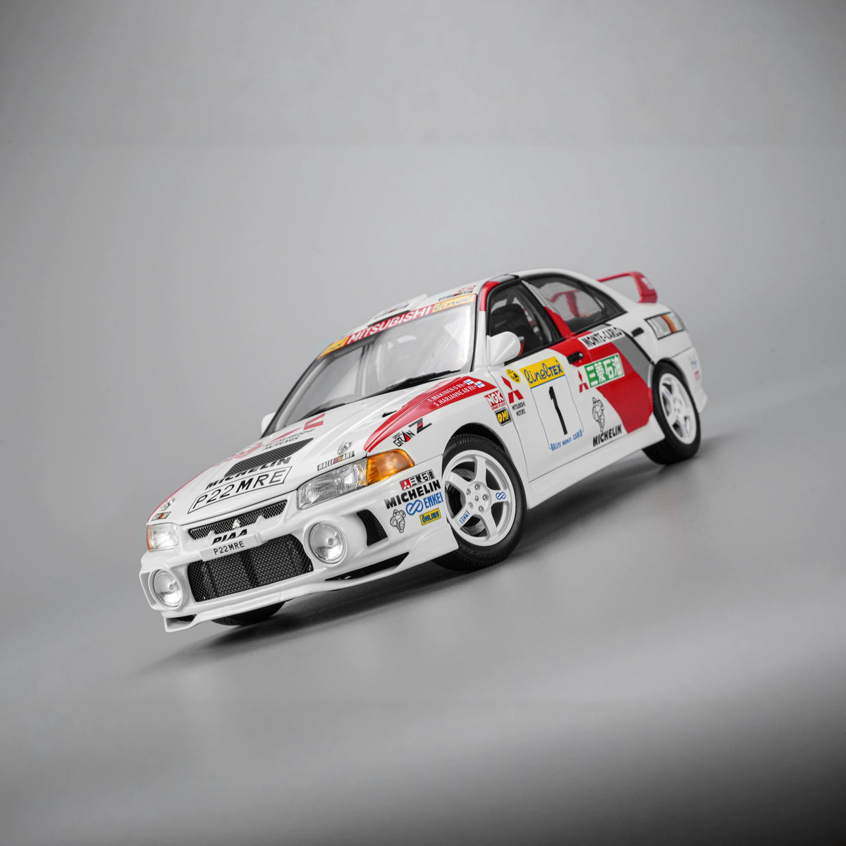 MotorHelix 1:18 Mitsubishi Lancer Evolution IV GSR Diecast Model Car – Fully Opening JDM Sports Sedan
