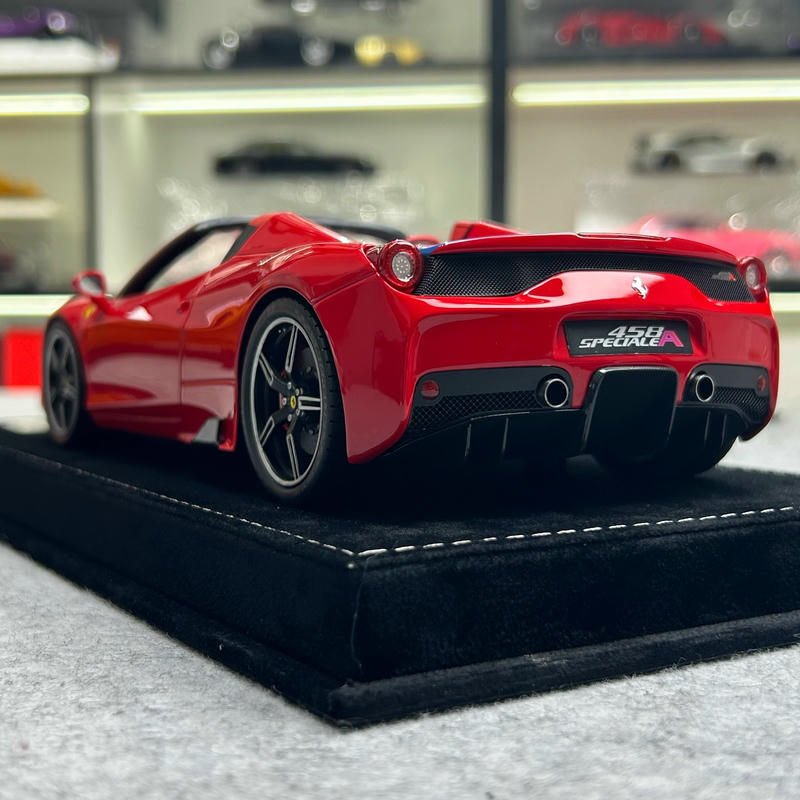HH Model 1:18 Ferrari 458 Speciale Resin Model Car
