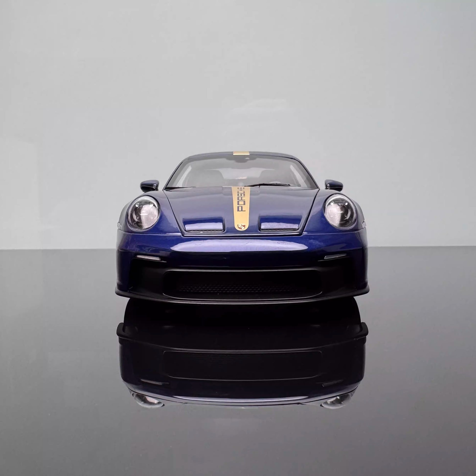 Norev Porsche 911 (992) GT3 2021 1:18 Diecast Model Car