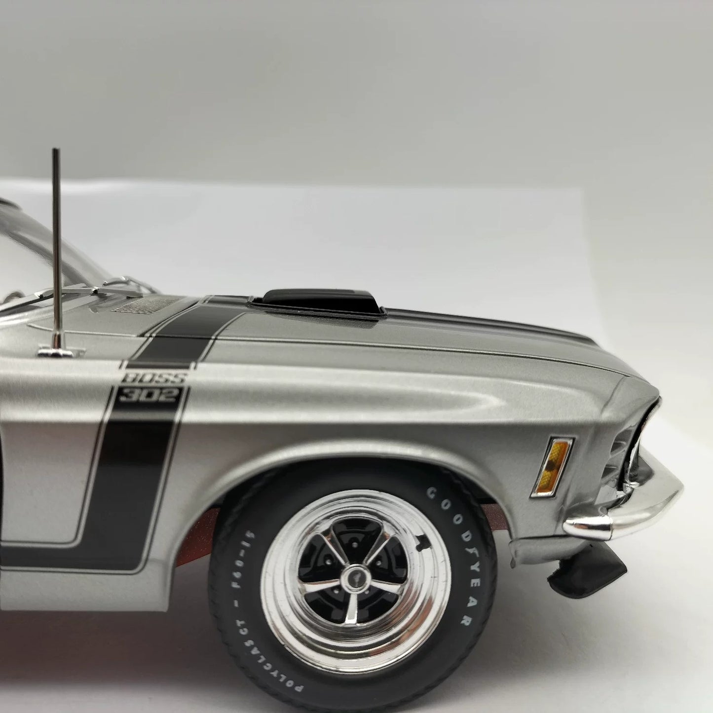ACME 1:18 1970 Ford Mustang Boss 302 Diecast Model
