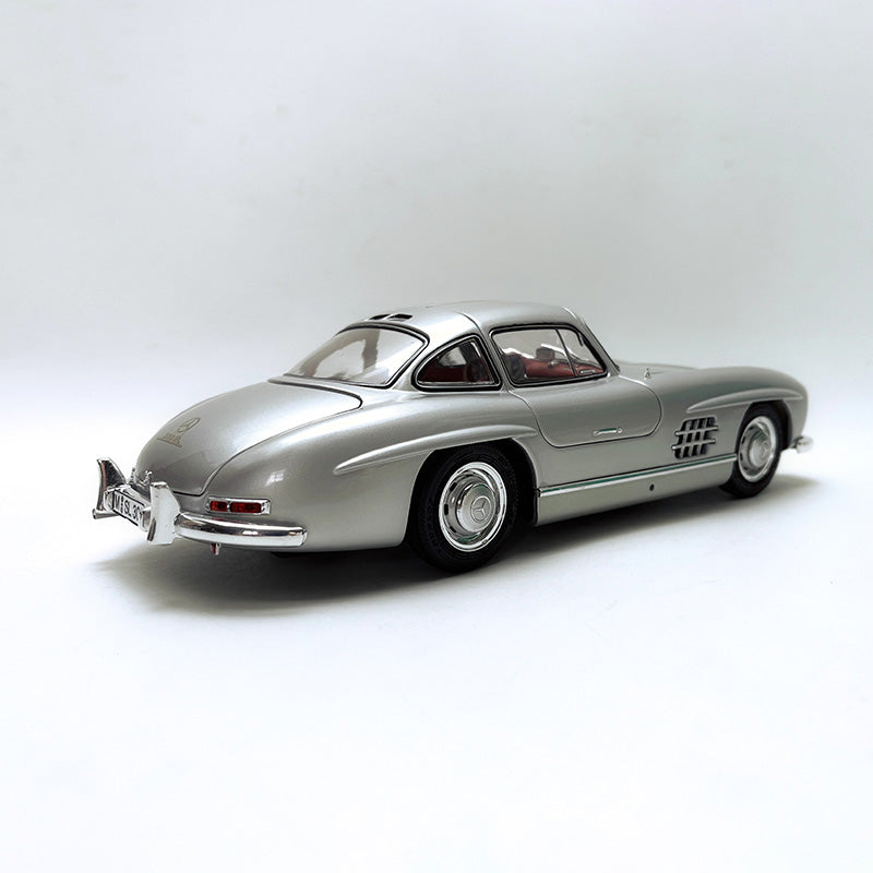 Schuco 1:18 Mercedes-Benz 300 SL Gullwing diecast model