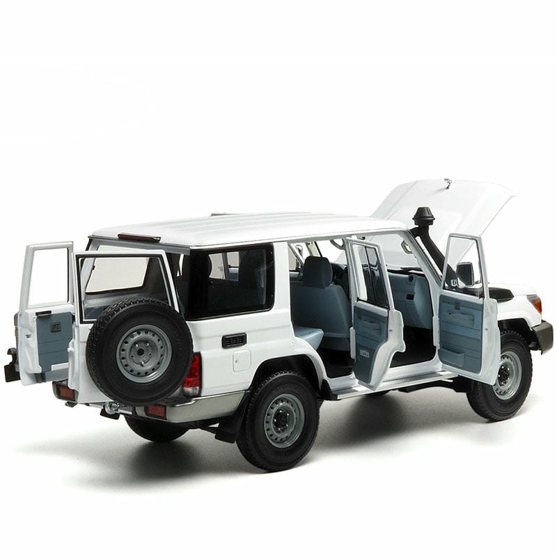 AlmostReal LC76 2017 Toyota Land Cruiser 1/18 Automodell aus Aluminiumlegierung (870101)