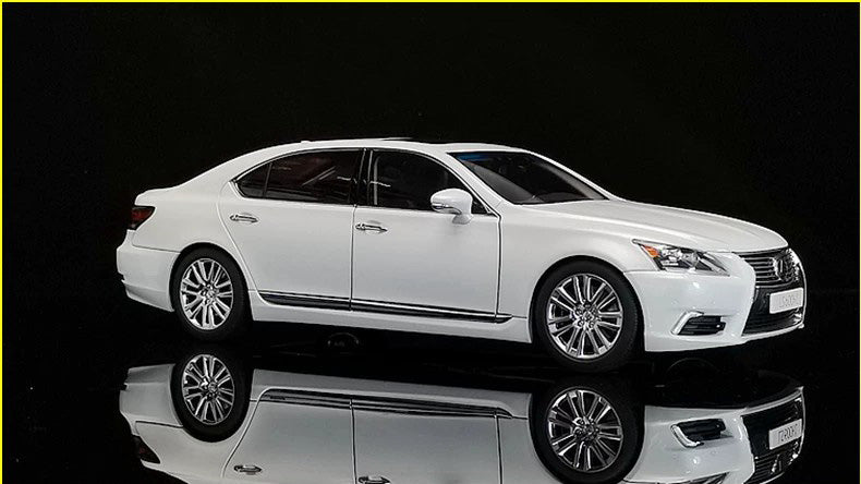 AUTOart Lexus LS600hL 1:18 Diecast Model Car