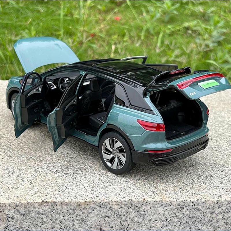 1:18 Audi Q5 e-tron Diecast Model Car with Lights