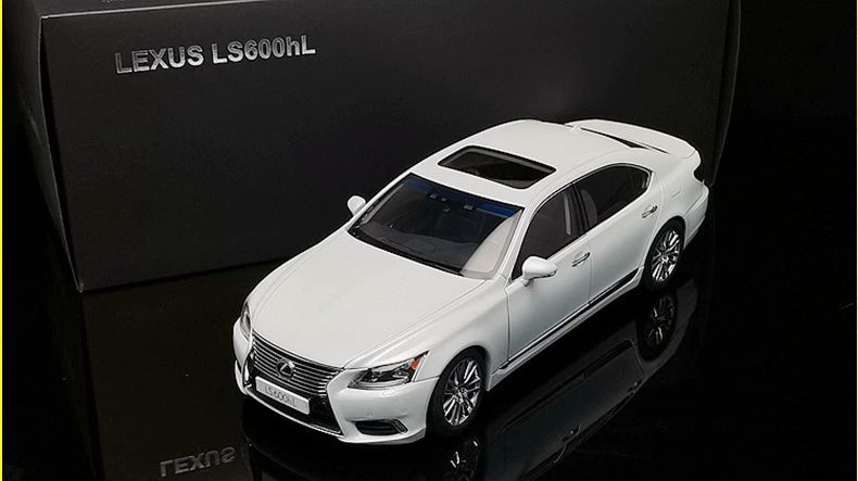 AUTOart Lexus LS600hL 1:18 Diecast Model Car